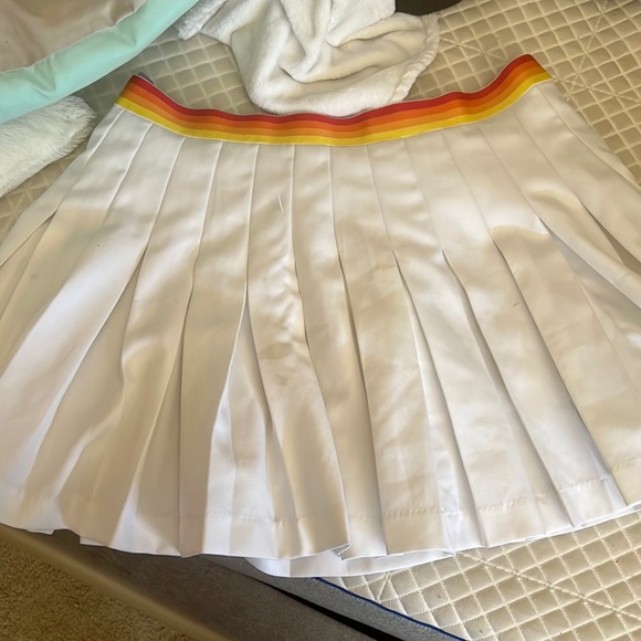 A nice skirt with a rainbow patern around the top - Picture 1 of 1